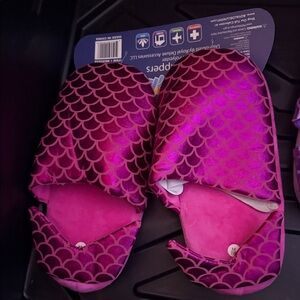 NWT Pink metallic Women’s Mermaid Slippers size medium 7/8